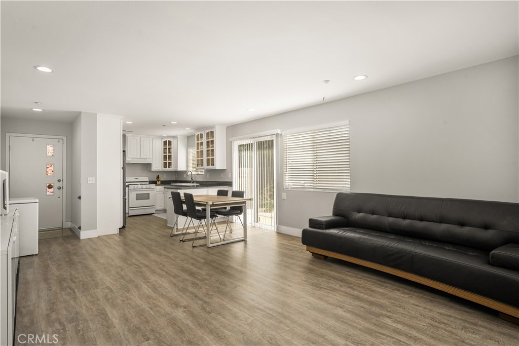 418 E Olive #B