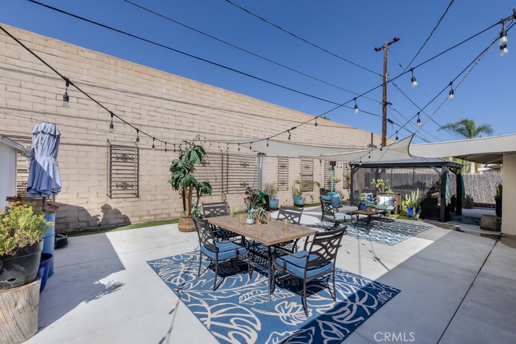 2219 W Coronet Avenue