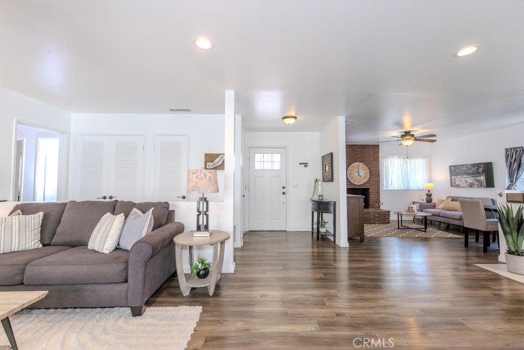 2219 W Coronet Avenue