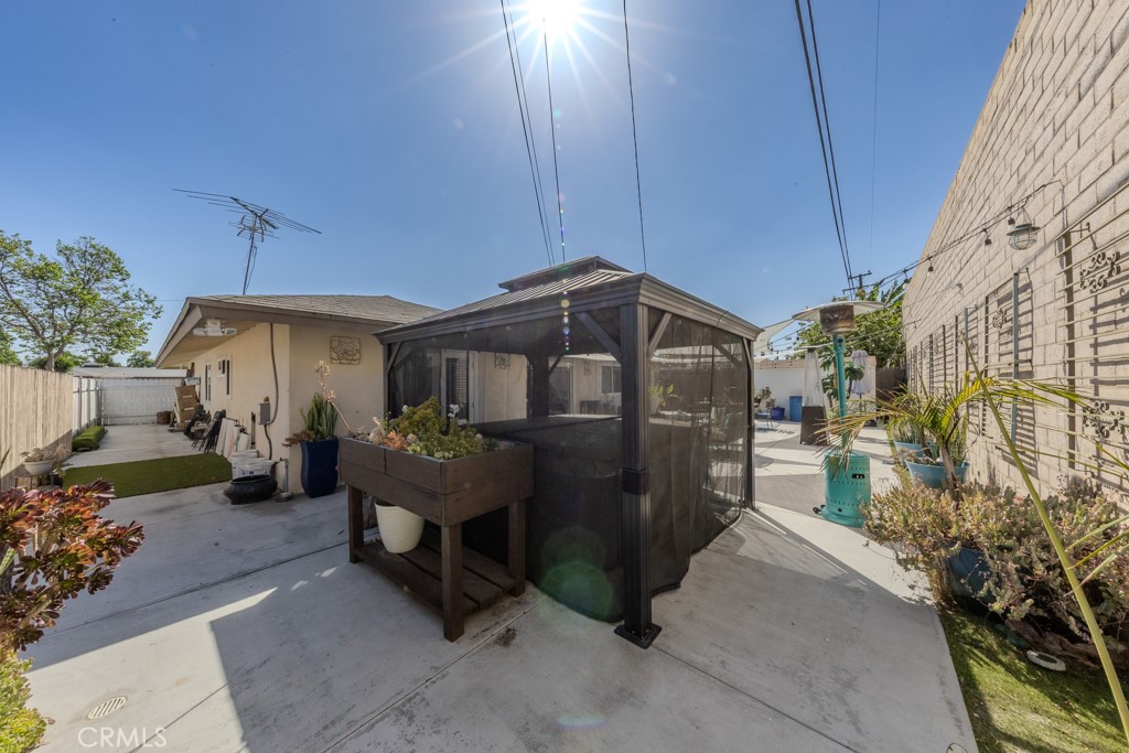 2219 W Coronet Avenue