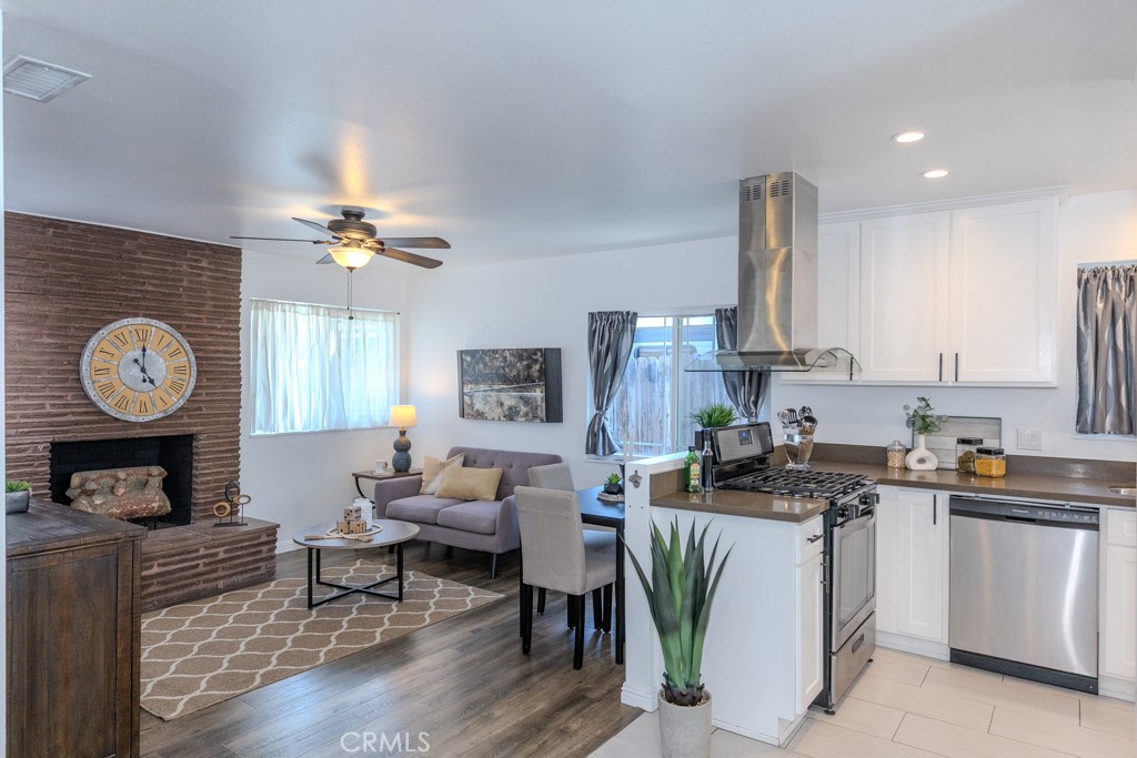 2219 W Coronet Avenue