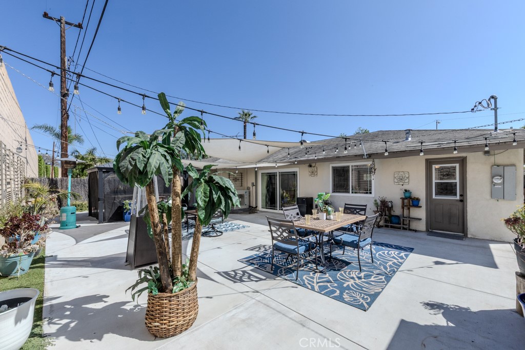 2219 W Coronet Avenue