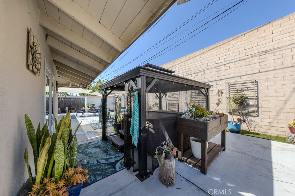 2219 W Coronet Avenue