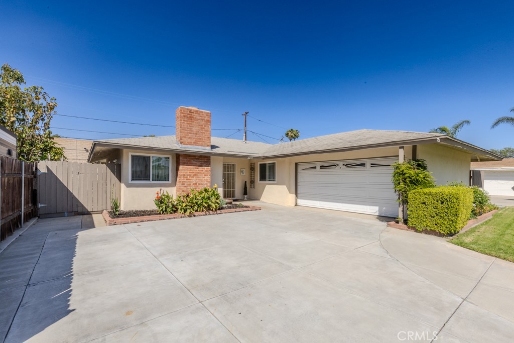 2219 W Coronet Avenue