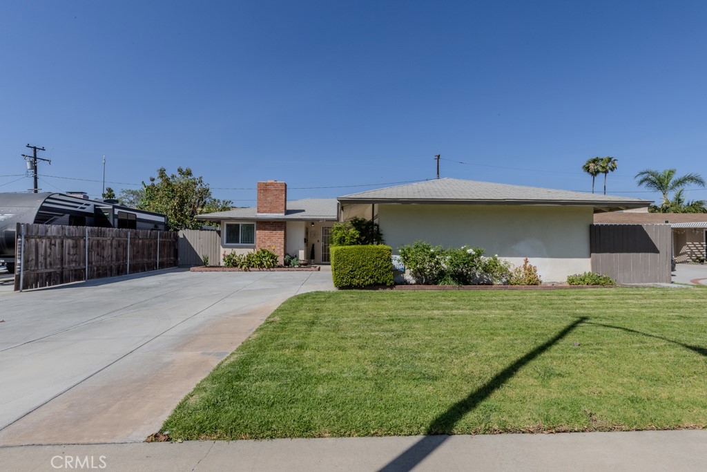 2219 W Coronet Avenue