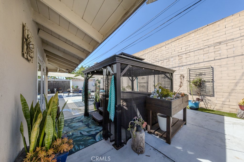 2219 W Coronet Avenue