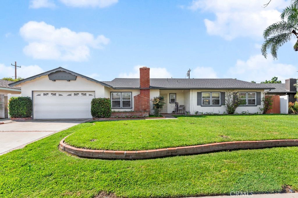 2726 E Diana Avenue