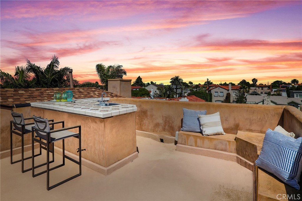 4326 E Vista Street