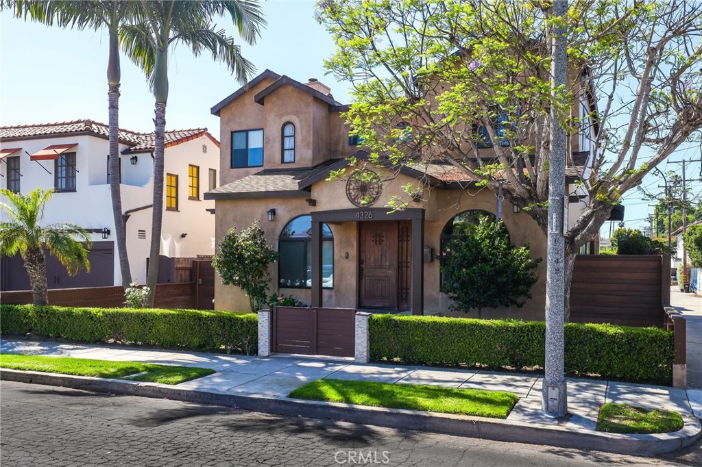 4326 E Vista Street