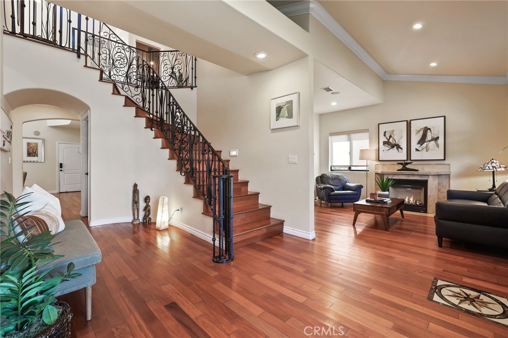 4326 E Vista Street