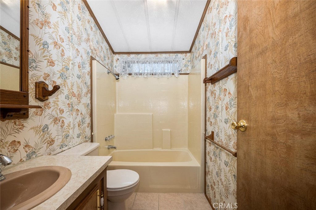 6248 GOLDEN SANDS Drive E 215