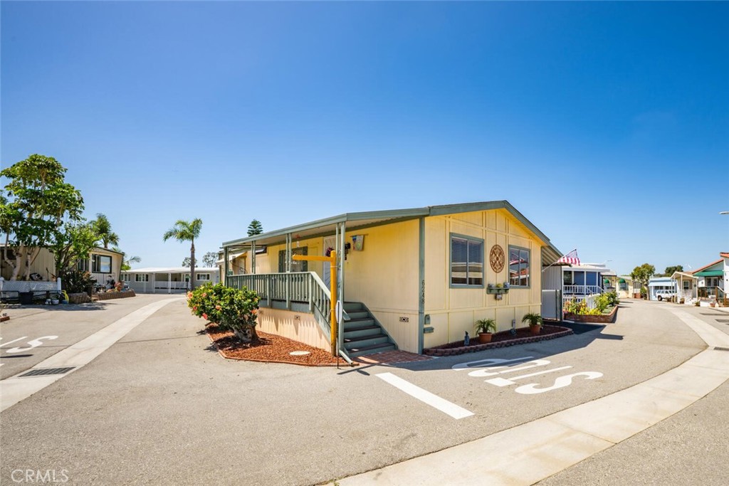 6248 GOLDEN SANDS Drive E 215