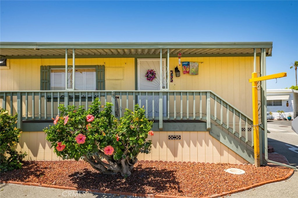 6248 GOLDEN SANDS Drive E 215