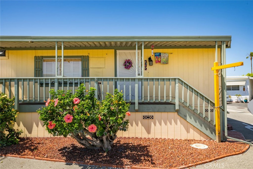 6248 GOLDEN SANDS Drive E 215