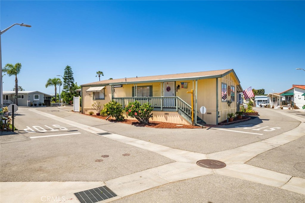 6248 GOLDEN SANDS Drive E 215