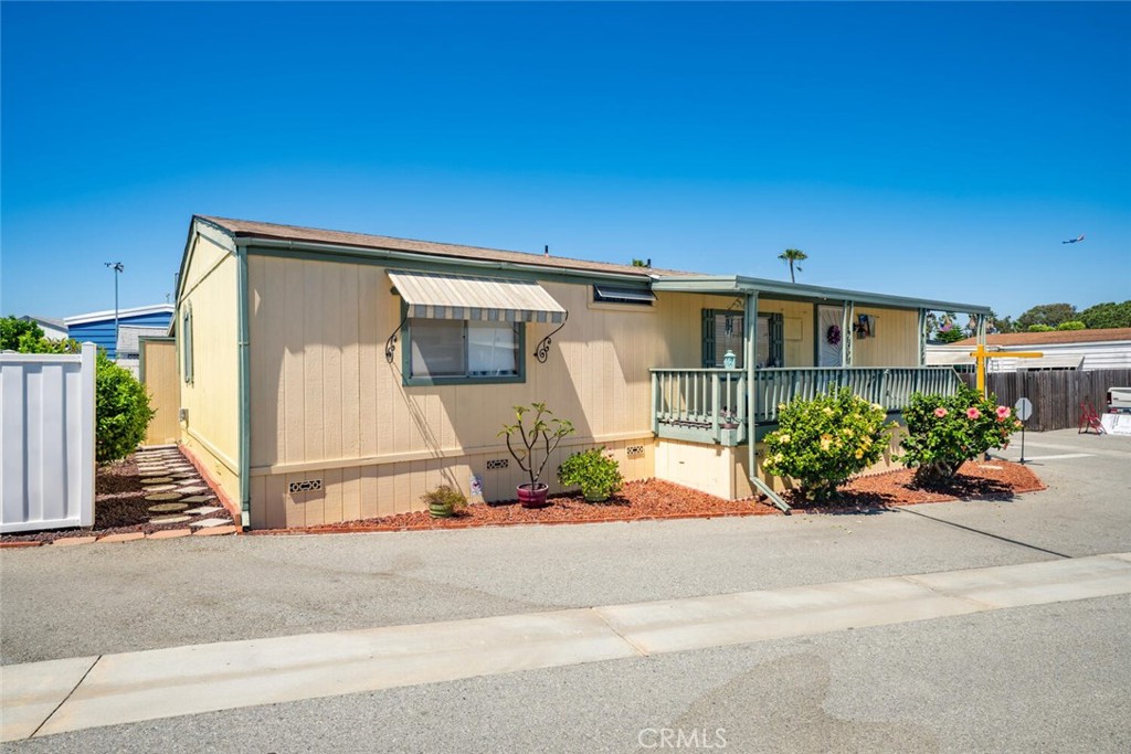 6248 GOLDEN SANDS Drive E 215