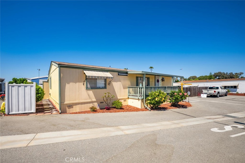 6248 GOLDEN SANDS Drive E 215