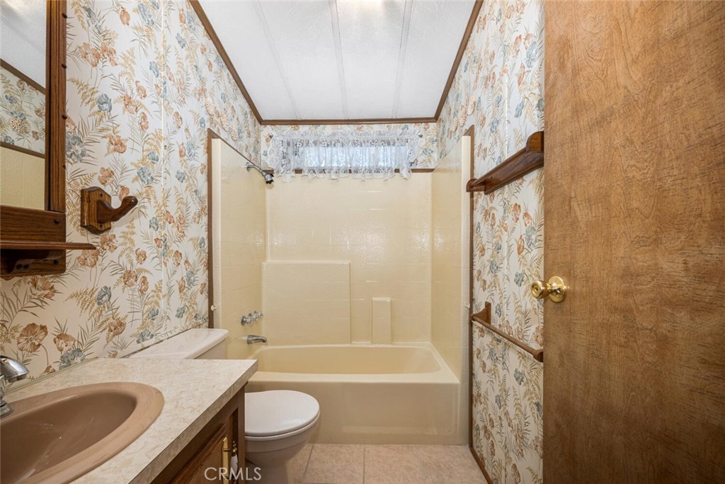 6248 GOLDEN SANDS Drive E 215