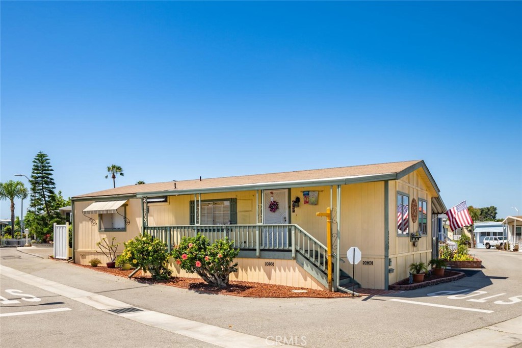 6248 GOLDEN SANDS Drive E 215