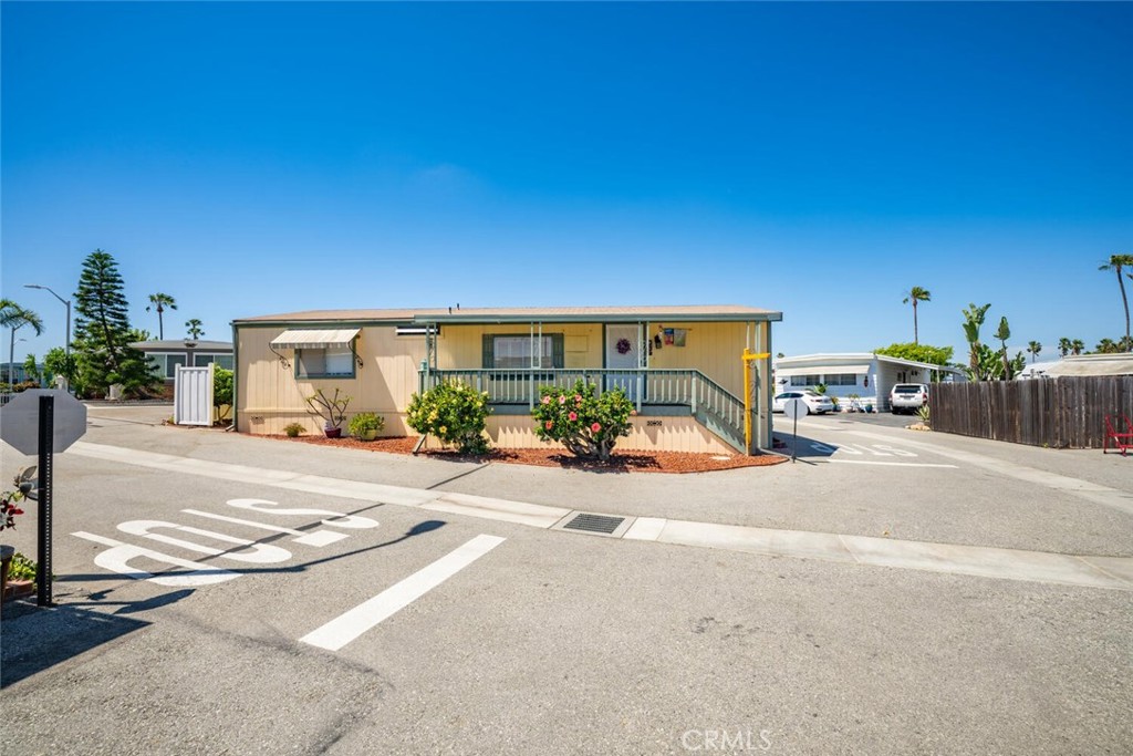 6248 GOLDEN SANDS Drive E 215