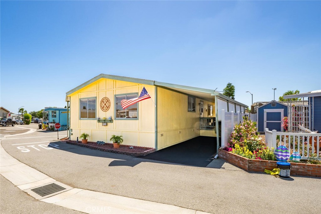 6248 GOLDEN SANDS Drive E 215