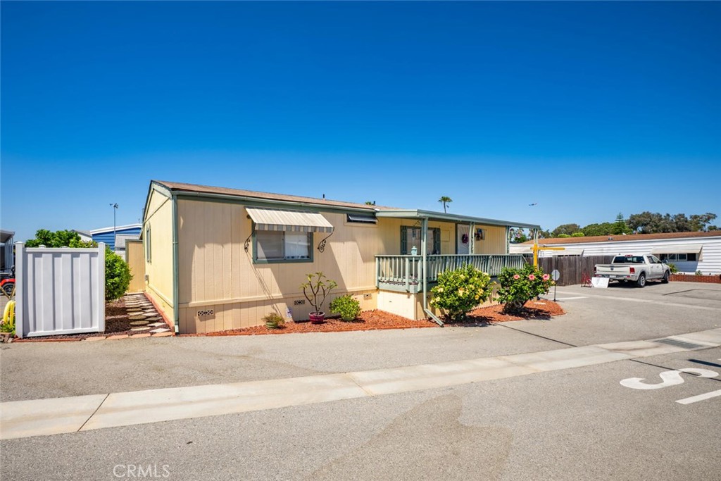 6248 GOLDEN SANDS Drive E 215