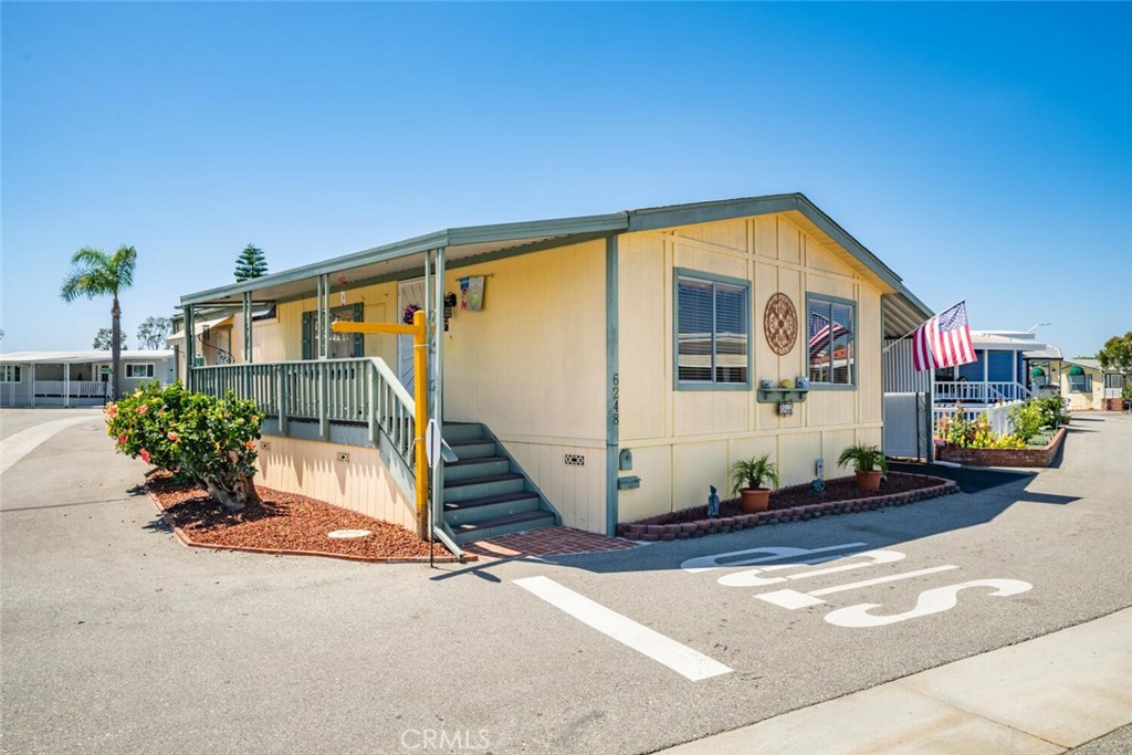 6248 GOLDEN SANDS Drive E 215