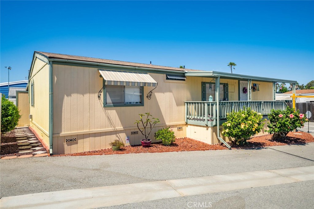 6248 GOLDEN SANDS Drive E 215