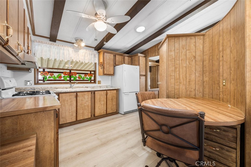 6248 GOLDEN SANDS Drive E 215