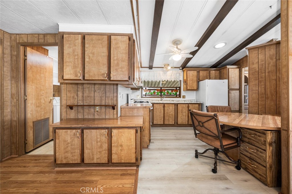 6248 GOLDEN SANDS Drive E 215