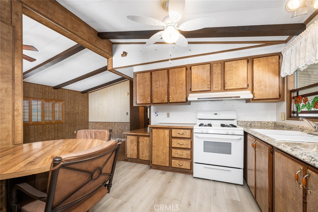 6248 GOLDEN SANDS Drive E 215