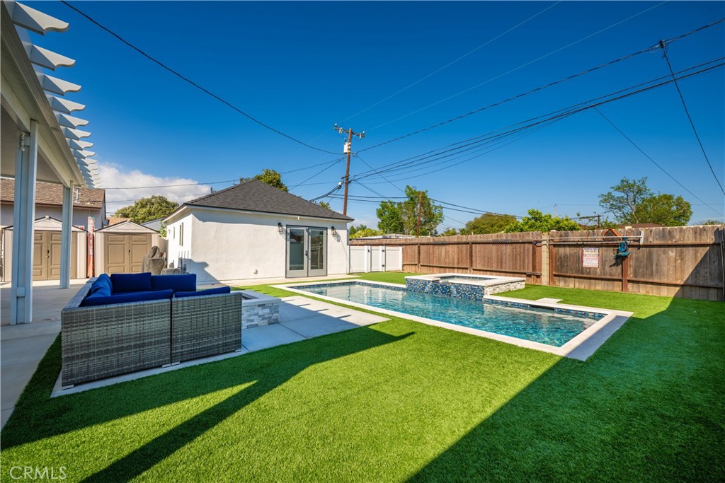 3246 N Marwick