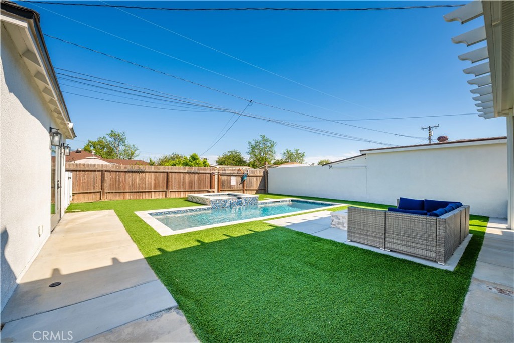 3246 N Marwick