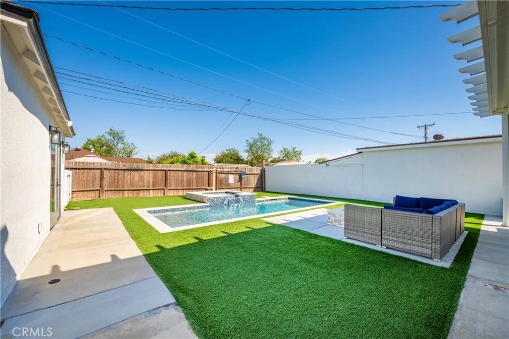 3246 N Marwick
