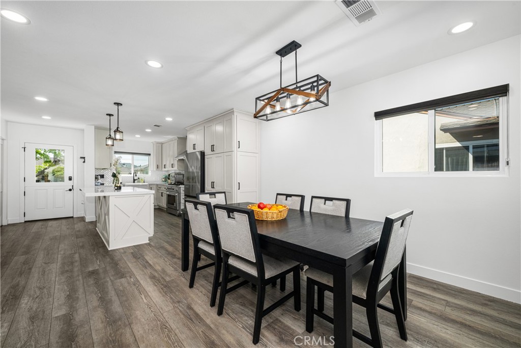 3246 N Marwick