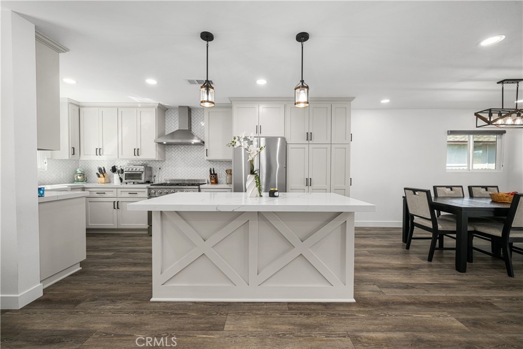 3246 N Marwick