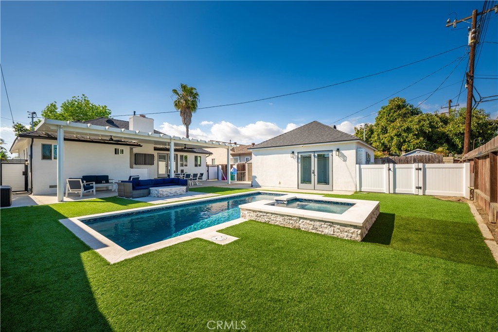 3246 N Marwick