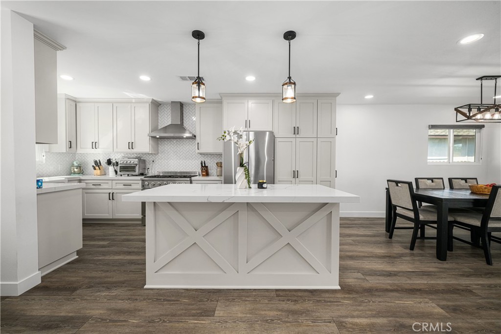 3246 N Marwick