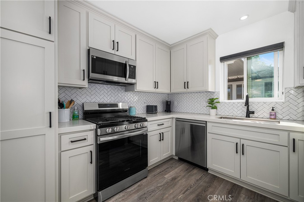 3246 N Marwick