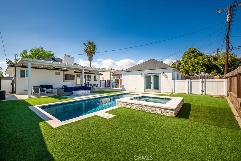 3246 N Marwick