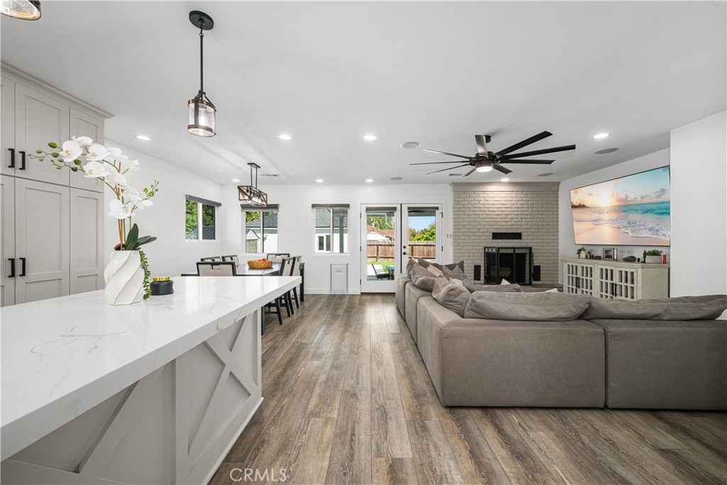 3246 N Marwick