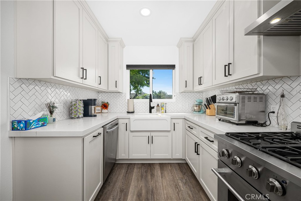 3246 N Marwick