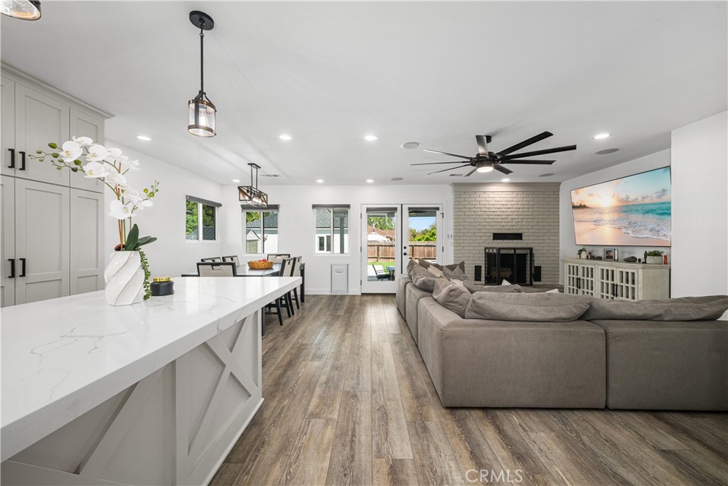 3246 N Marwick