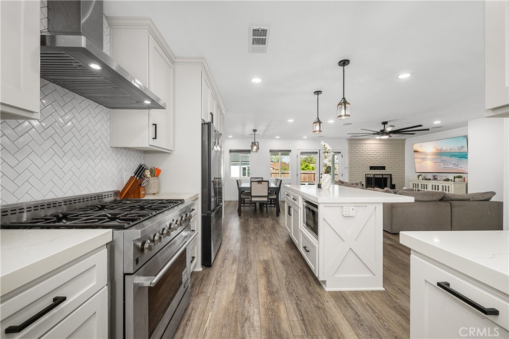3246 N Marwick