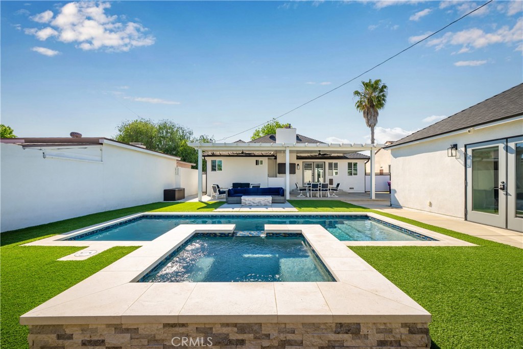 3246 N Marwick