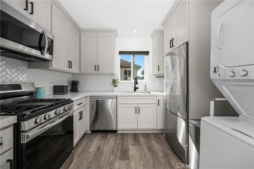 3246 N Marwick
