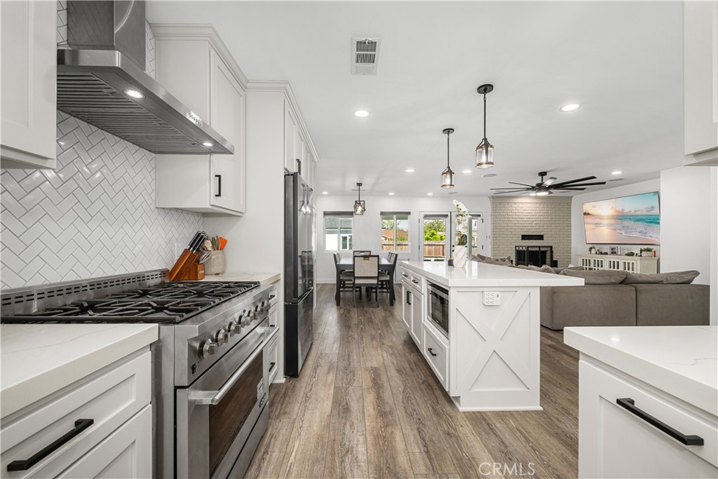 3246 N Marwick