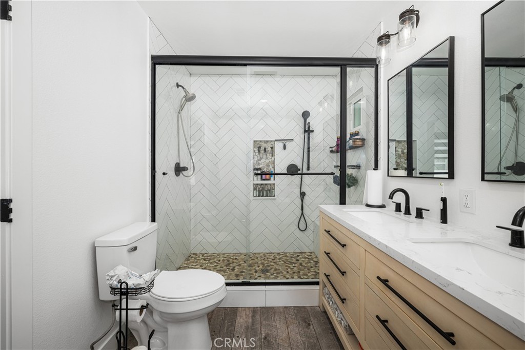 3246 N Marwick