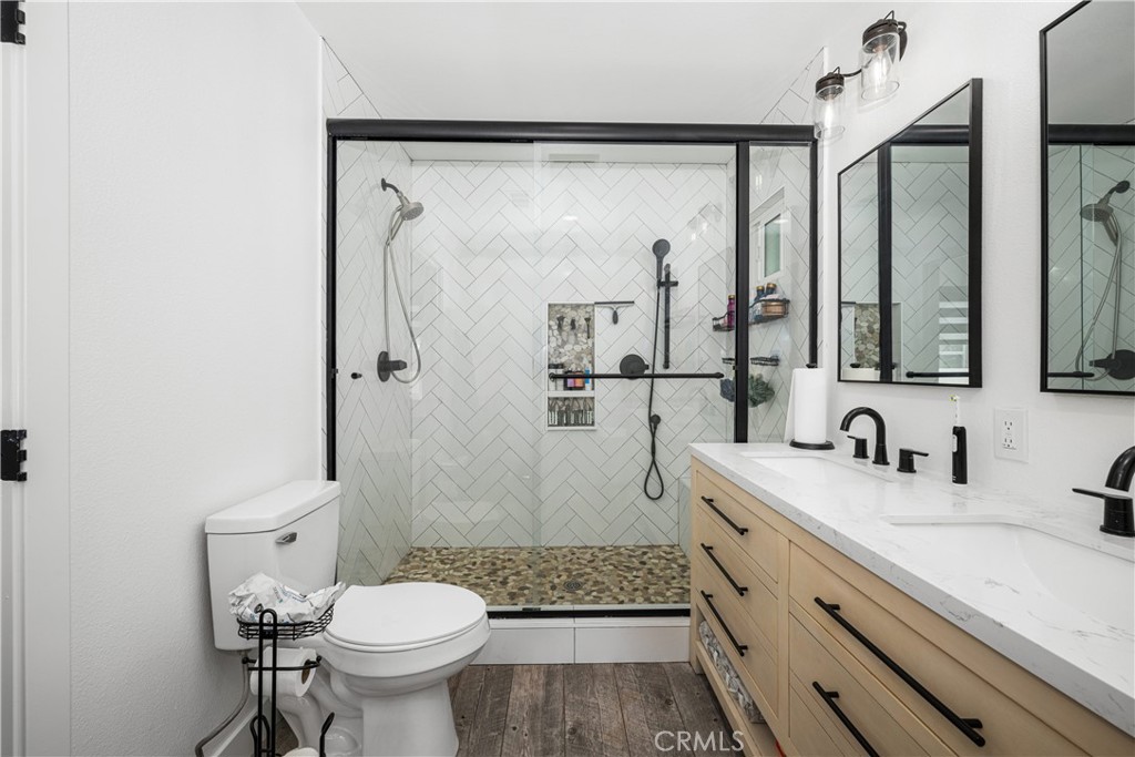 3246 N Marwick