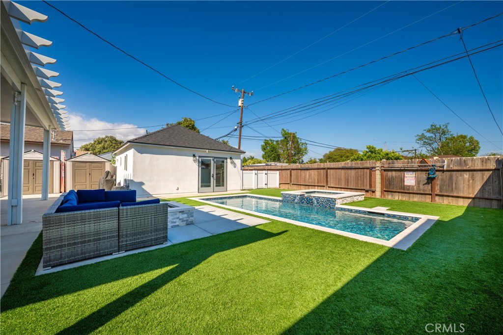 3246 N Marwick